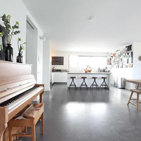 M Villa *