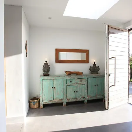 M Villa *